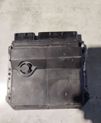 Toyota Avensis T270 Engine control unit/module 8966105d30 mb275900-0181