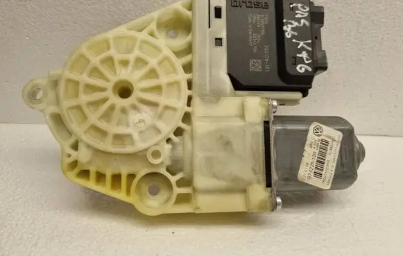Volkswagen PASSAT B6 Front door window regulator motor 1K0959703AB 3C983946L 1K0959795L