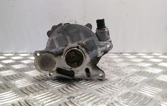 Skoda Yeti (5L) Vacuum pump 03L145100