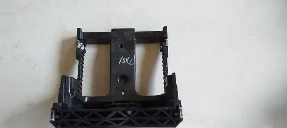 Cup holder front
