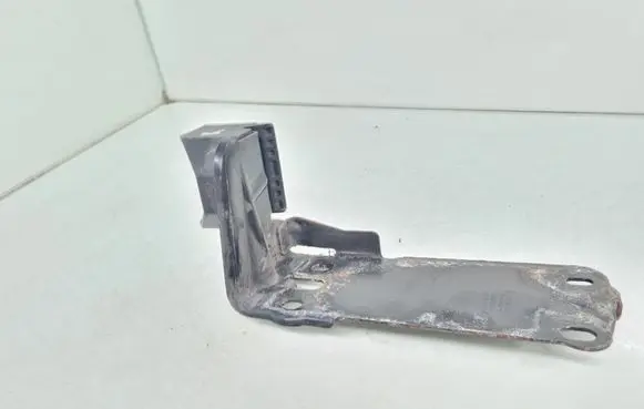 BMW 3 E90 E91 Radiator mount bracket 51647117811 7117811