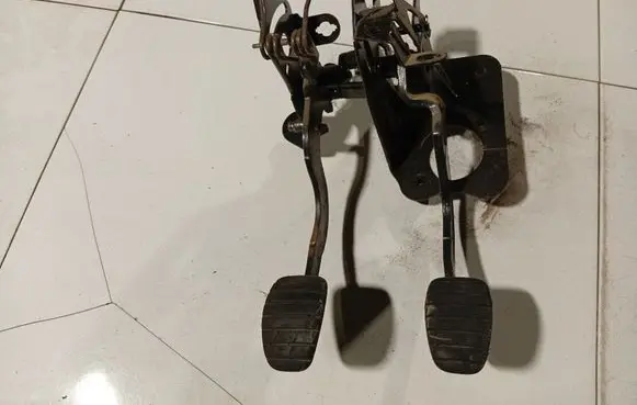 Renault Espace - Grand espace IV Brake pedal 8200507736