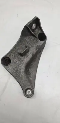 BMW 5 E39 Engine mounting bracket 6750441
