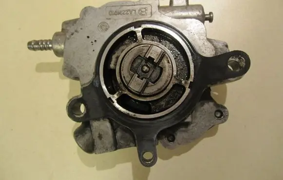 Volkswagen Touareg I Vacuum pump 07Z127025E