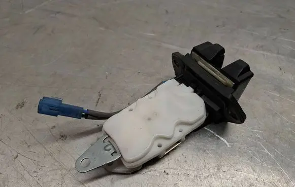 Suzuki Liana Tailgate/trunk/boot lock/catch/latch 
