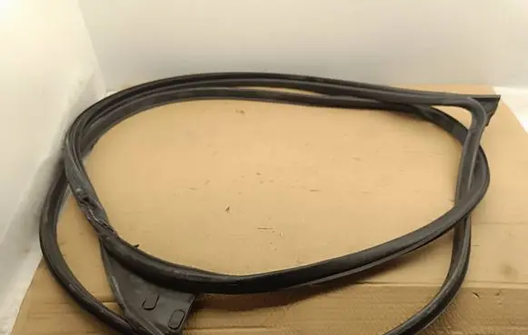 Jeep Grand Cherokee Rubber seal front coupe door 