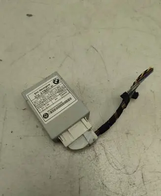BMW 5 E60 E61 Air suspension control unit module (rear) 6770411