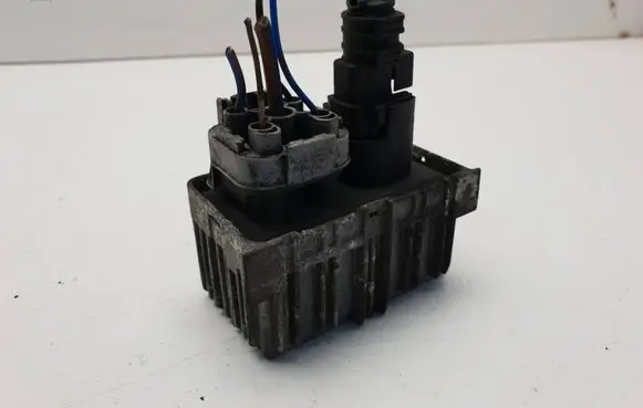 Opel Zafira C Glow plug pre-heat relay 55574293 041953 0522122601