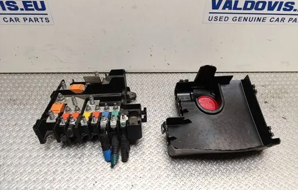 Iveco Daily 6th gen Fuse box cover 5801642278