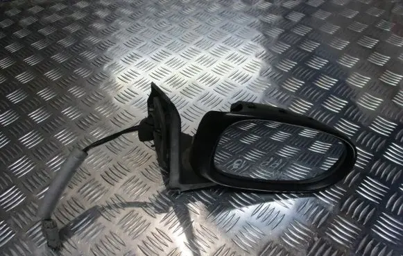 Nissan Almera Tino Front door electric wing mirror 