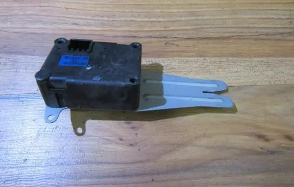 Mazda 323 F Air flap motor/actuator hb600bcin 2005038