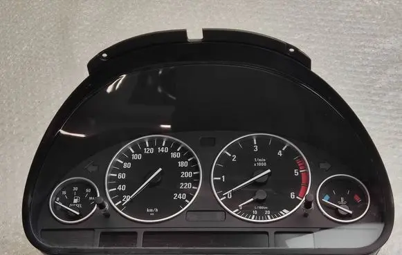 BMW 5 E39 Speedometer (instrument cluster) 87001329 6923057 62116923057