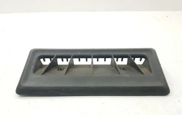 Rear air vent grill
