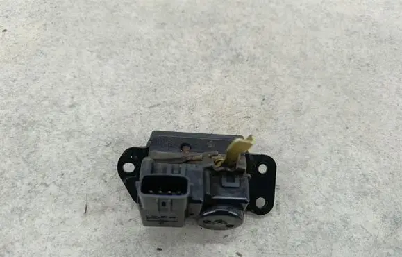KIA Carens I Tailgate lock latch 