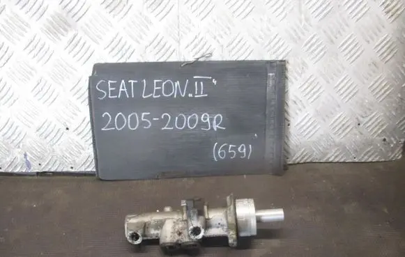Seat Leon (1P) Master brake cylinder 1KO945459A