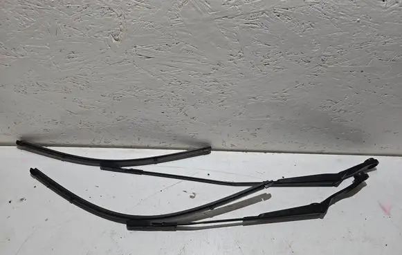 Front wiper blade arm