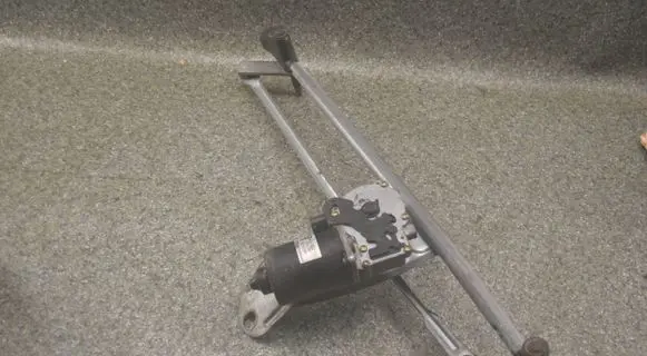BMW X5 E53 Front wiper linkage and motor 7111535