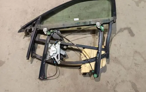 Audi A4 S4 B5 8D Front door window/glass frame 8D0837753