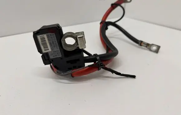 BMW 5 E60 E61 Positive cable (battery) 10304410