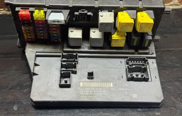 Mercedes-Benz Sprinter W906 SAM control unit A9069004700 A9069011500 A9069027500