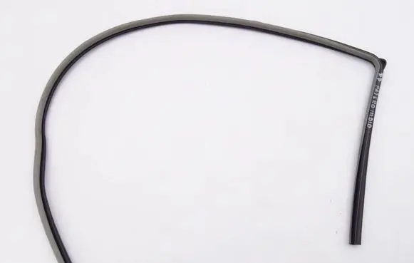 Mitsubishi Pajero Rubber seal front door window/glass 
