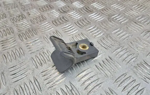 Opel Meriva B Radiator mount bracket 13262692