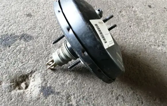 Ford Fiesta Brake booster 4S612B195KA