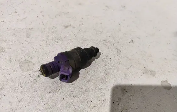 Volvo S40, V40 Fuel injector 9125118
