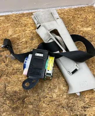 Mazda 6 Front seatbelt 1063728