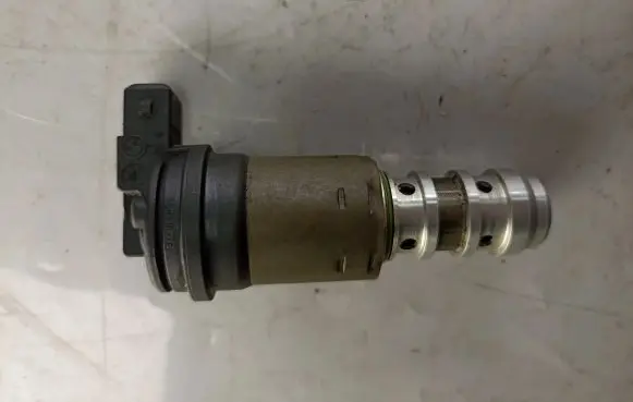 BMW 3 E46 Camshaft vanos timing valve 1707323 13150137