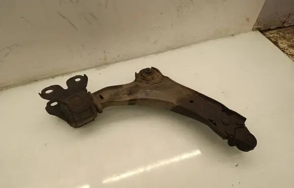 Volvo XC60 Front lower control arm/wishbone 