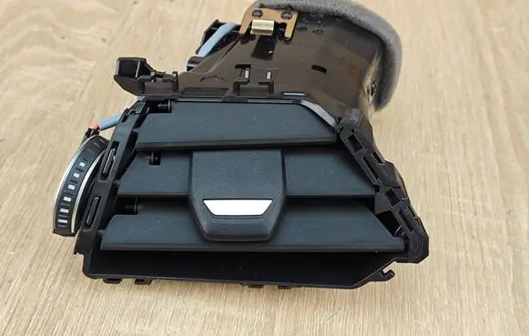 BMW 4 G22 G23 G24 G26 Dashboard air vent grill cover trim 6848617