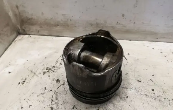 Renault Trafic II (X83) Piston 