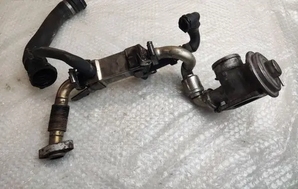 BMW 5 E39 EGR valve cooler 778740403 7787404 89885