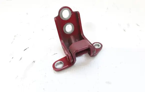 SsangYong Tivoli Front door lower hinge A075929