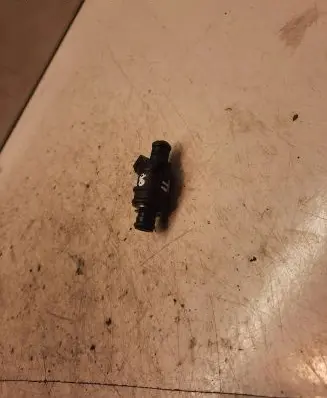 Opel Zafira A Fuel injector 90536149