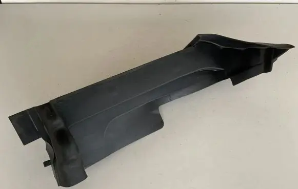 Audi Q7 4M Fender end trim 4M0821170B