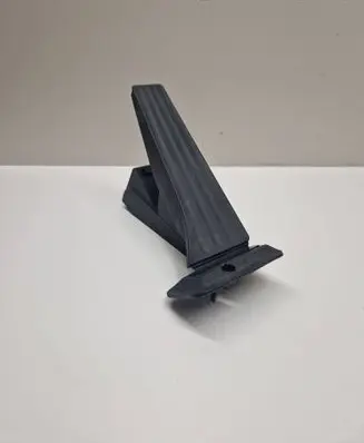 Accelerator throttle pedal