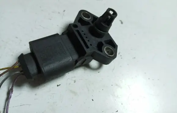 Audi A4 S4 B7 8E 8H Air pressure sensor 038906051C 0281002401