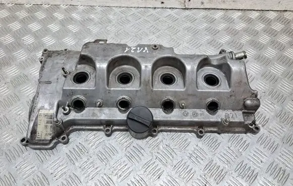 Toyota Corolla Verso AR10 Rocker cam cover 112010R010 121800N010