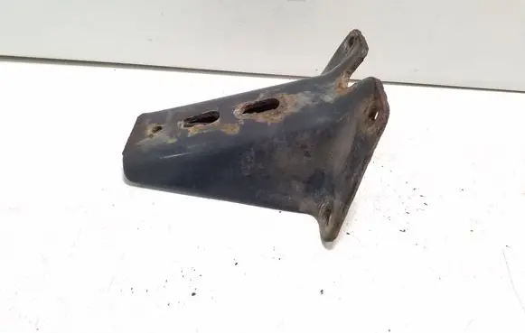 Engine mounting bracket