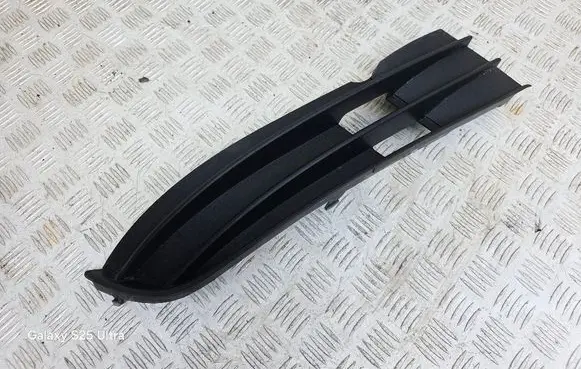 Volkswagen Touran I Front bumper lower grill 1T0853666J
