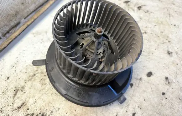 Volkswagen Golf V Heater fan/blower 1K1819015