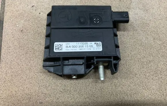 Mercedes-Benz C W205 Battery relay fuse A0009061505