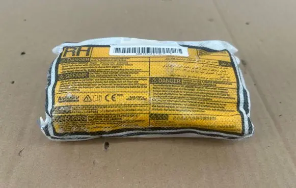 Toyota Avensis T270 Seat airbag 0080P1120003 0080N1126003