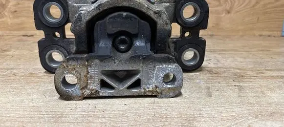 Volvo XC60 Engine mount bracket 6G927M121