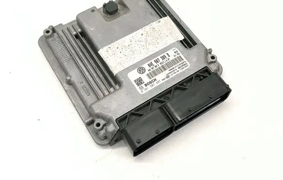 Volkswagen Jetta VI Engine control unit/module 04E907309B