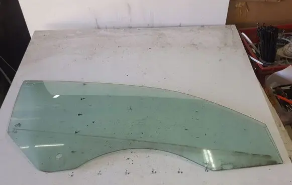 Volkswagen Scirocco Sliding door window/glass 1K8845202B