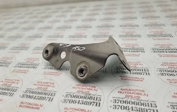 Audi Q7 4L Fender mounting bracket 4L0821135