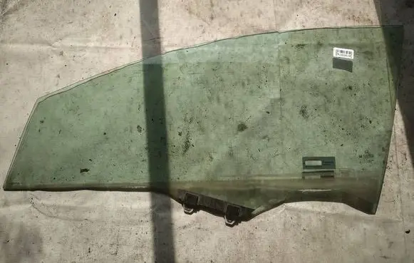 Honda Civic Front door window glass four-door as2